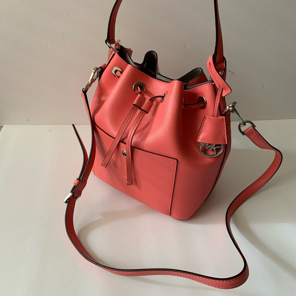 MICHAEL KORS GREENWICH Coral Medium Leather Bucket - Picture 4 of 11